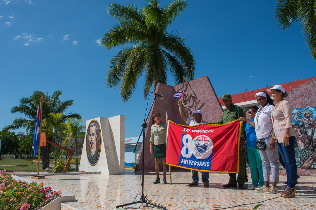 bandera XXI congreso ctc sigue en camagüey