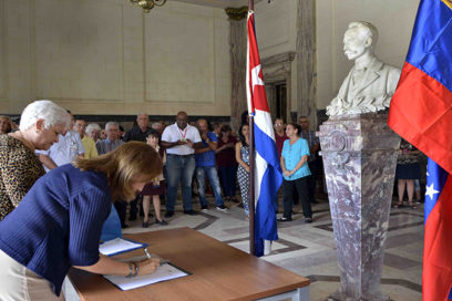 Trabajadores de la Asamblea Nacional ratifican solidaridad con Venezuela (+ Fotos)
