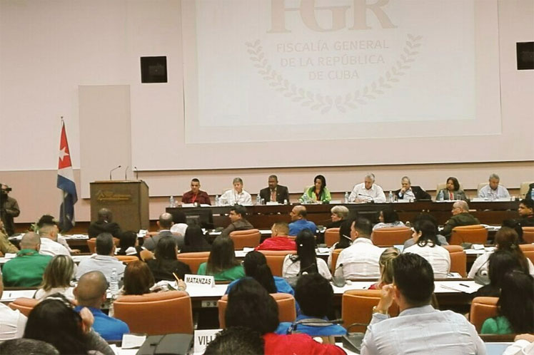 Preside Díaz-Canel reunión sobre resultados de la Fiscalía cubana