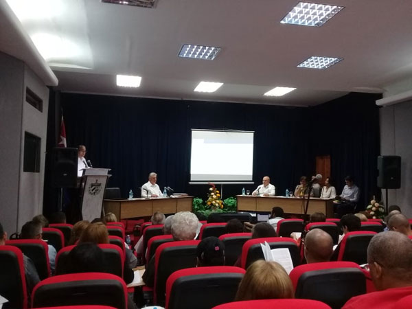 Díaz-Canel preside balance del Ministerio de Educación Superior