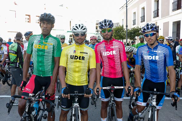Los lideres posan antes de arrancar la quinta etapa (Camagüey-Ciego de Ávila 106 km) del VI Clásico Nacional de Ciclismo de Ruta, el 11 de Marzo de 2019 en Camagüey, Cuba. FOTO: Calixto N. Llanes/Periódico JIT (Cuba)