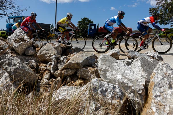 Ciclistas durante la sexta etapa (Ciego de Ávila-Sancti Spíritus-Topes de Collante 168 km) del VI Clásico Nacional de Ciclismo de Ruta, el 12 de Marzo de 2019 en Sancti Spíritus, Cuba. FOTO: Calixto N. Llanes/Periódico JIT (Cuba)