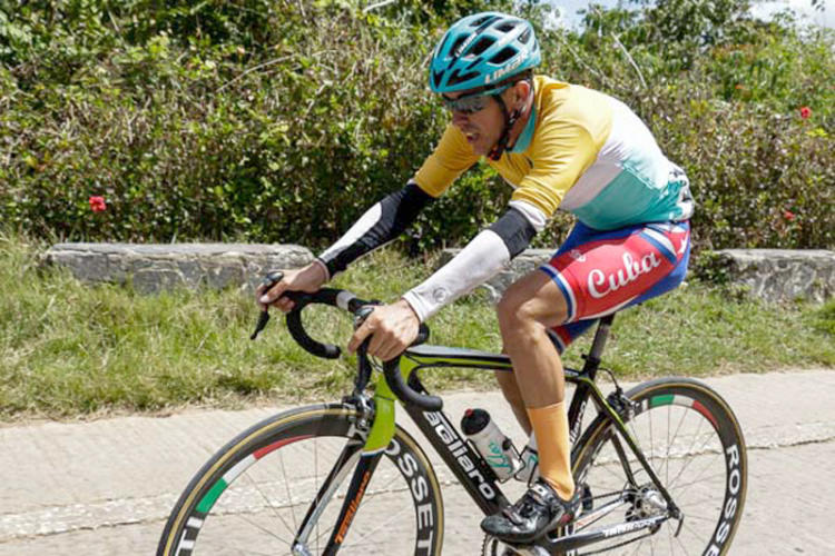 Frank Sosa, del equipo Cienfuegos, escala Topes de Collante durante la sexta etapa (Ciego de Ávila-Sancti Spíritus-Topes de Collante 168 km) del VI Clásico Nacional de Ciclismo de Ruta, el 12 de Marzo de 2019 en Sancti Spíritus, Cuba. FOTO: Calixto N. Llanes/Periódico JIT (Cuba)