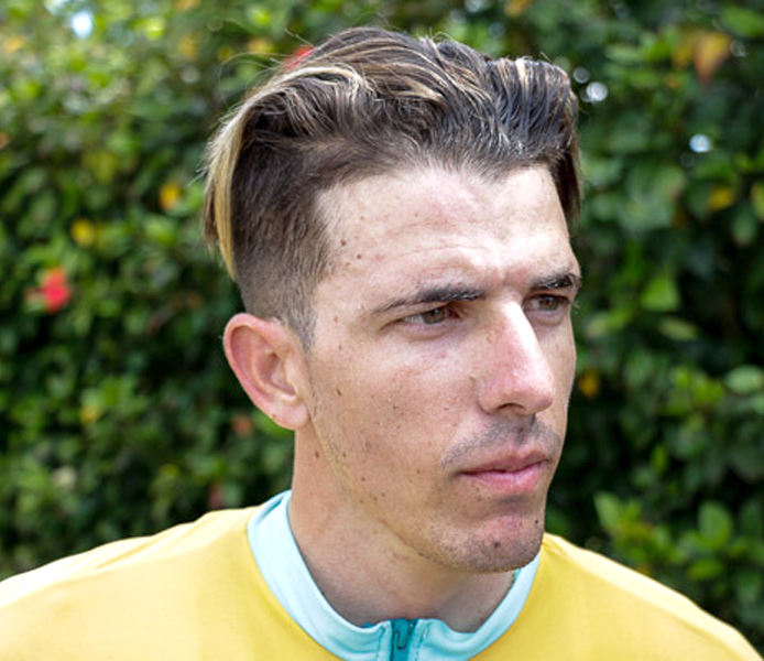 Frank Sosa, del equipo Cienfuegos, conversa con JIT tras vencer en la sexta etapa (Ciego de Ávila-Sancti Spíritus-Topes de Collante 168 km) del VI Clásico Nacional de Ciclismo de Ruta, el 12 de Marzo de 2019 en Sancti Spíritus, Cuba. FOTO: Calixto N. Llanes/Periódico JIT (Cuba)