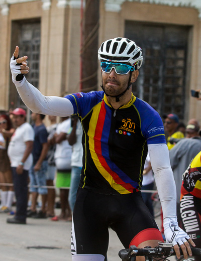 Leandro Marcos, del equipo Habana celebra triunfo en la octava etapa (Cienfuegos-Cárdenas 162 km) del VI Clásico Nacional de Ciclismo de Ruta, el 15 de Marzo de 2019 en Matanzas, Cuba. FOTO: Calixto N. Llanes/Periódico JIT (Cuba)
