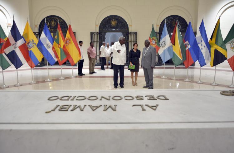 Esteban Lazo Hernández, presidente de la Asamblea Nacional del Poder Popular (ANPP), muestra áreas restauradas del Capitolio de La Habana, a Seif Ali Iddi, segundo vicepresidente de Zanzíbar, República Unida de Tanzania, Cuba, el 21 de marzo de 2019. Foto: Tony Hernández Mena / ANPP