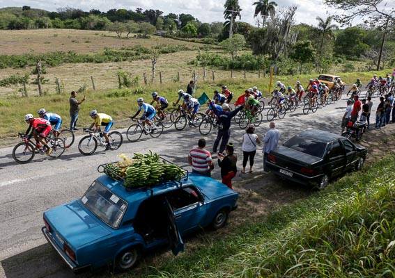 Recorrido Holguín- Camagüey en el VI Clásico NAcional de Ciclismo. Foto: Calixto N. Llanes.