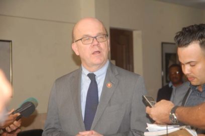 Congresista estadounidense James McGovern pide eliminar la Ley Helms-Burton