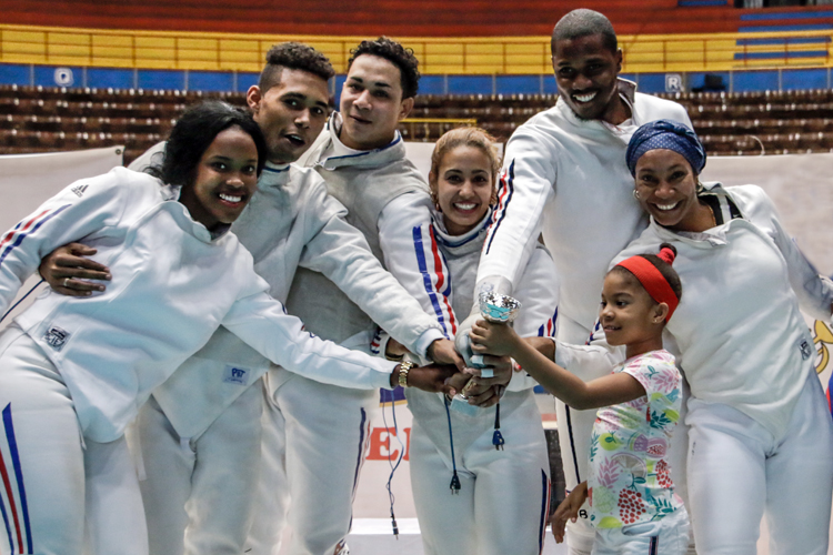 Equipo Campeón de la Gala de Esgrima, realizada en el Coliseo Deportivo de La Habana, el 30 de marzo de 2019. Fotos/Abel Padrón Padilla