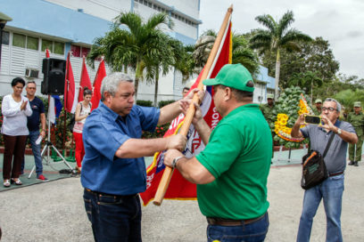 Abanderan delegacion pinareña al XXI Congreso de la CTC