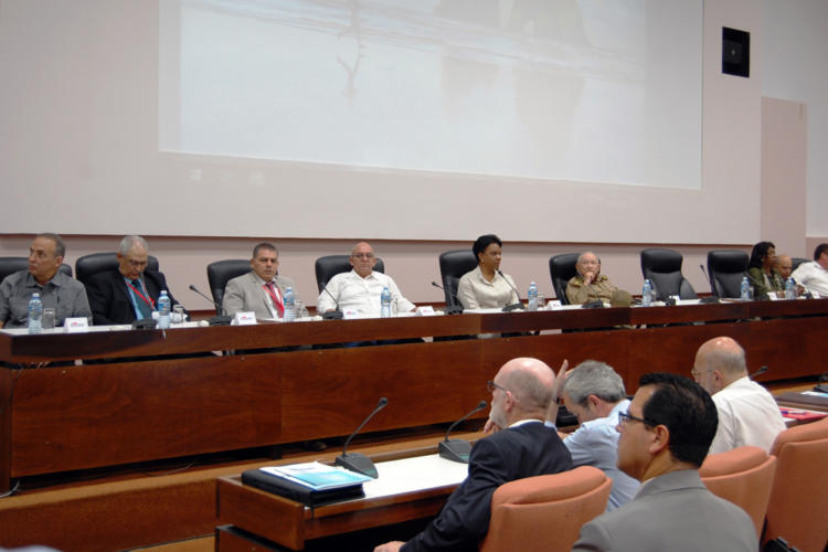 Presidencia de la sesión inaugural de Cubagua 2029. Foto: Barreras Ferrán.