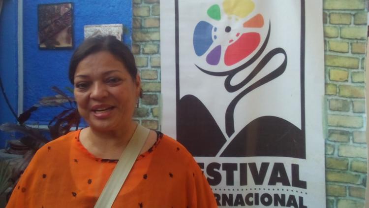 La venezolana Ivenny Marcano, miembro del jurado, dijo que Cuba es ejemplo de resistencia y victoria para su patria. Foto: Betty Beatón Ruiz