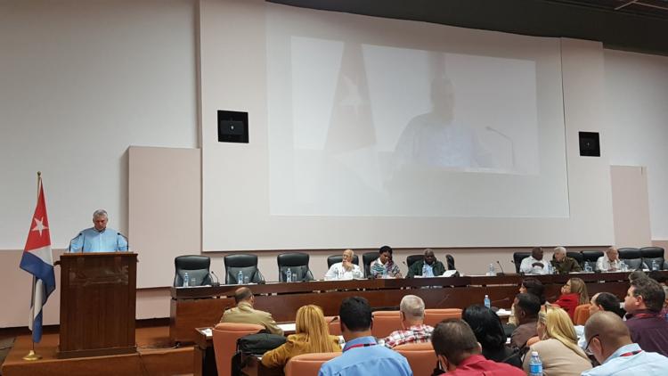 Díaz-Canel analiza temas económicos en reunión con autoridades locales