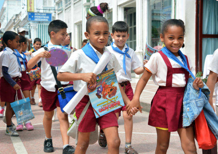 Los libros, la gran atracción. Foto: Modesto Gutiérrez, ACN