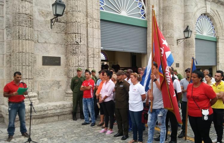 Rogelio Leyva, secretario general de la CTC en el municipio de Matanzas, leyó los compromisos de los trabajadores matanceros.