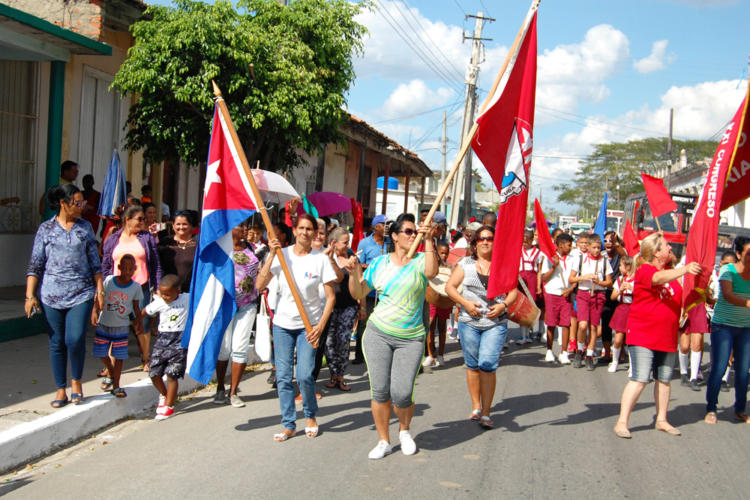 Alegría en Palmira por la llegada del estandarte. Foto: Barreras Ferrán.
