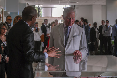 Príncipe Carlos conoce sobre vacuna cubana contra cáncer de pulmón (+Fotos)