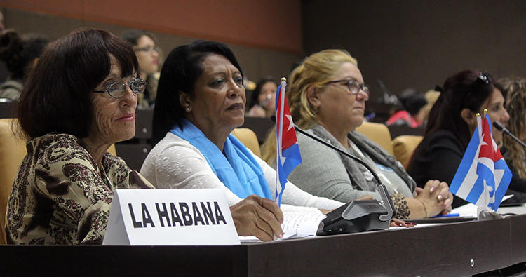 Las más de 350 delegadas que participan en la cita conocieron una síntesis del informe central. Foto: Isabel Aguilera Aguilar
