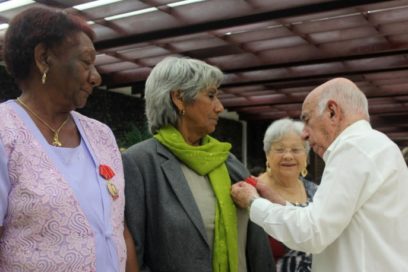 Condecoran a cubanas con relevante trayectoria política, laboral y social (+Fotos)