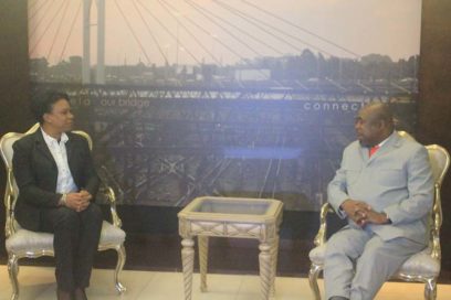 Dirigente comunista sudafricano recibe a vicepresidenta cubana