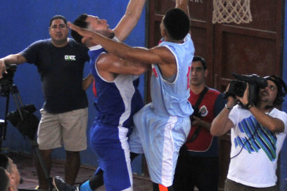 Liga Superior Baloncesto: A un costado del tabloncillo