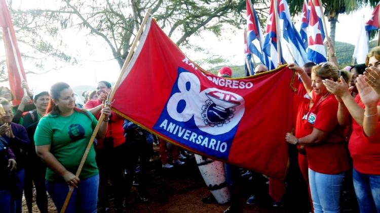 En la granja José Garcerán, en Madruga, Mayabeque recibió la Bandera de manos de Matanzas. Fotos: Noryis