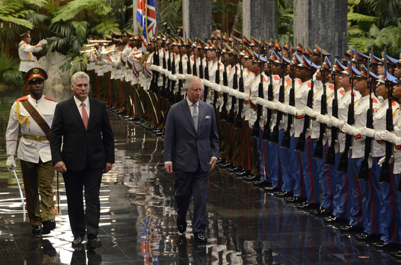 El presidente de los Consejos de Estado y de Ministros de la República de Cuba, Miguel Díaz-Canel, recibió al príncipe Carlos, heredero de la corana británica, en el Palacio de la Revolución de la capital cubana.