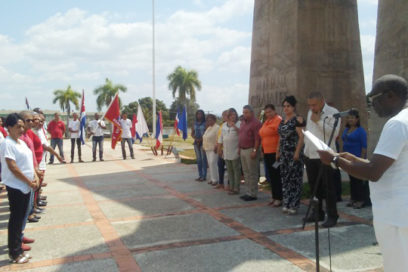 Abanderada por Ulises Guilarte de Nacimiento la primera delegación al cónclave de los trabajadores cubanos (+ Fotos)