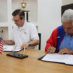 Memorando de Entendimiento entre la Federación local y la Liga Pequeña de Béisbol Internacional