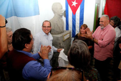 Develan en provincia argentina busto de héroe cubano José Martí