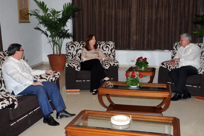 Díaz-Canel and Bruno Rodríguez with Cristina Fernández. Photo: Estudios Revolución