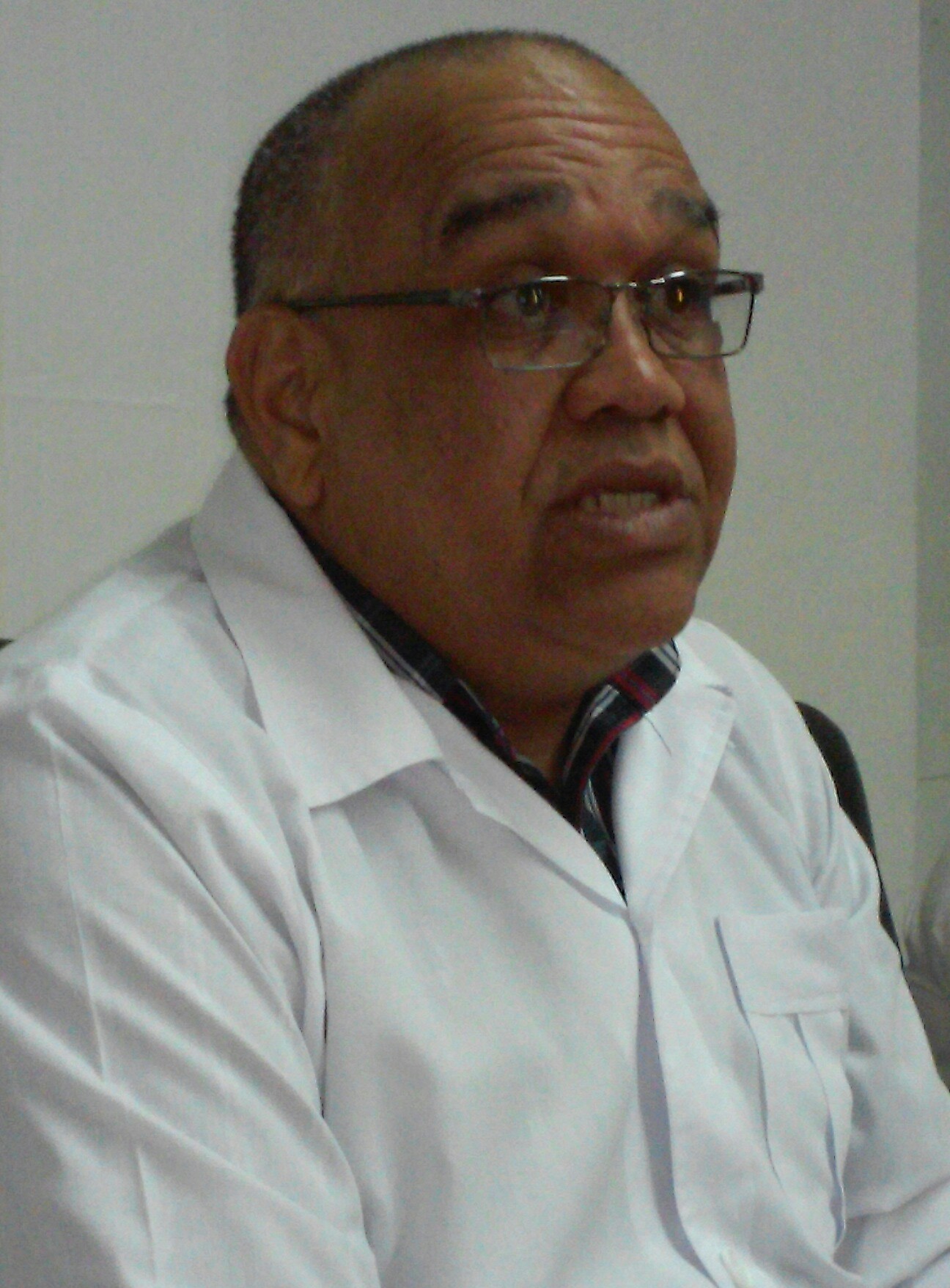 El director de Salud Pública en Granma asegura que la ejecución del presupuesto tiene como único objetivo la satisfacción de las necesidades del pueblo. Foto: Lianet Suárez