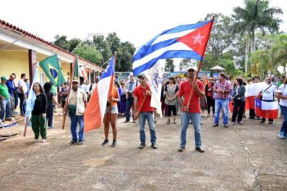 Amigos de 32 países desfilarán en la Plaza el Primero de Mayo