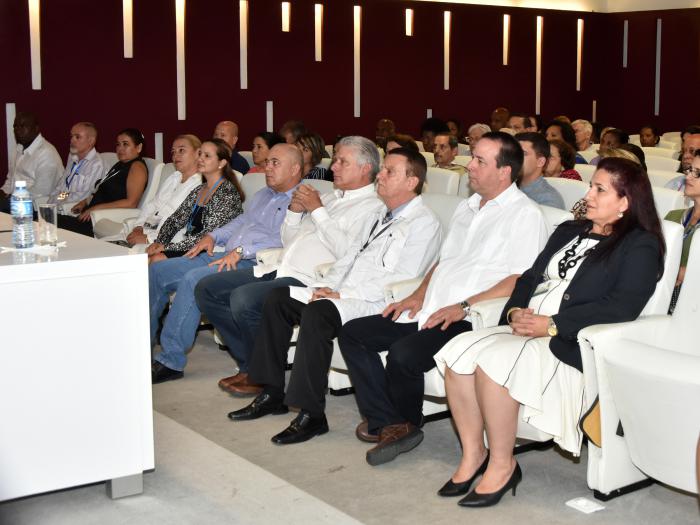 30 aniversario de la fundación del Cecmed por el Comandante en Jefe Foto: Estudios Revolución