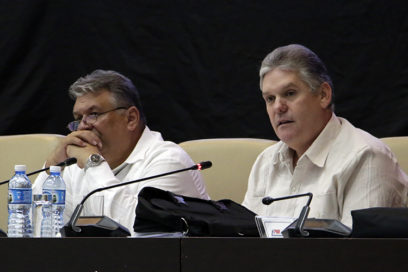 Ministro de Economía destaca necesidad de reducir importaciones