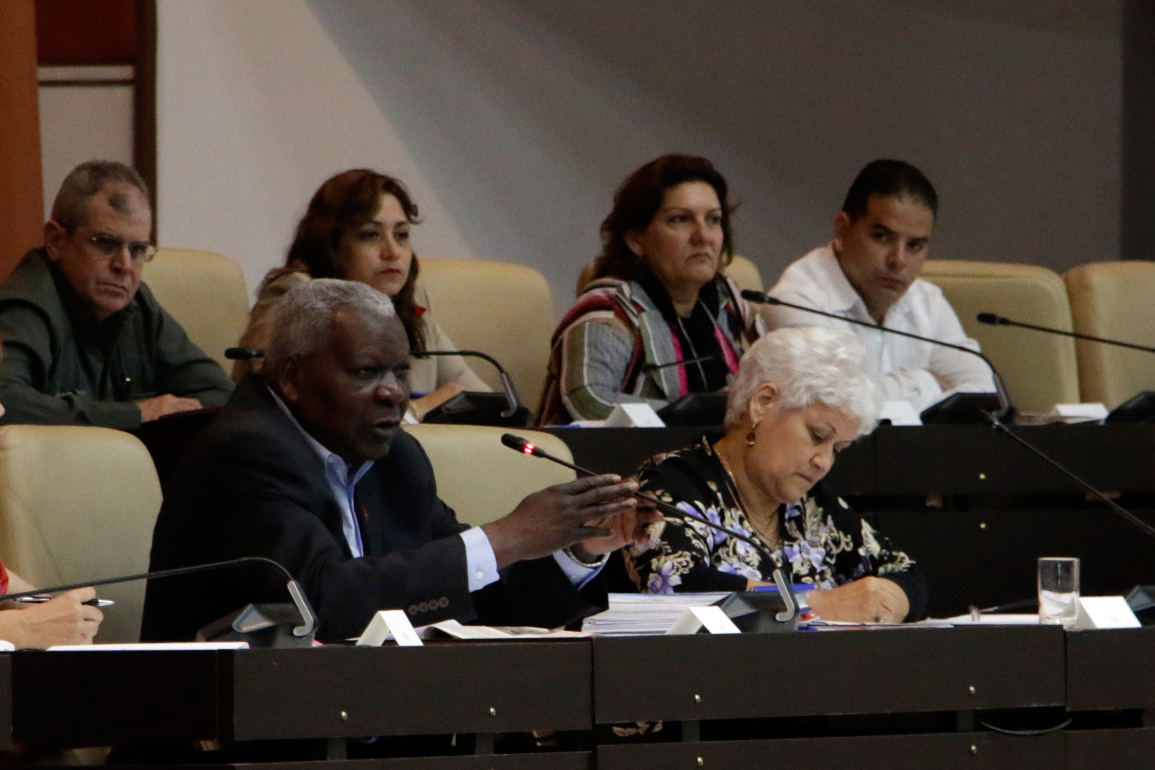 Esteban Lazo Hernández, Presidente de la Asamblea Nacional del Poder Popular, interviene durante la sesión extraordinaria de la Asamblea Nacional del Poder Popular, en el Palacio de Convenciones de La Habana, el 13 de abril de 2019.