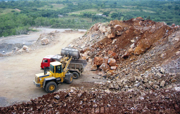 La producción de áridos mejorará de manera notable con la incorporación de 16 complejos de barrenación, cargadores y buldóceres para las canteras. Foto: Modesto Gutiérrez/ ACN