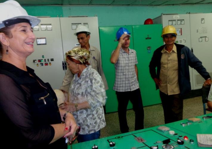 Directivos y trabajadores disfrutan el éxito productivo. Foto: Jorge Pérez Cruz