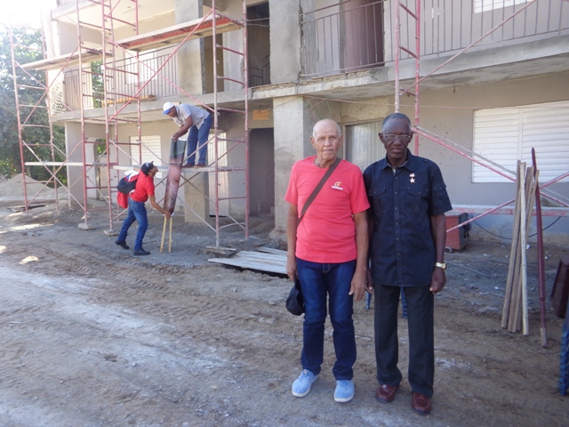 Junto a Carlos Veranes, el otro de Héroe del Trabajo del sector de la construcción en Guantánamo. Foto: Adriana Rojas Preval