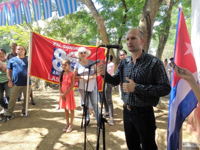 Leobanys Ávila Góngora, secretario general de la CTC en Las Tunas, agradeció el agasajo. Foto: Jorge Pérez Cruz