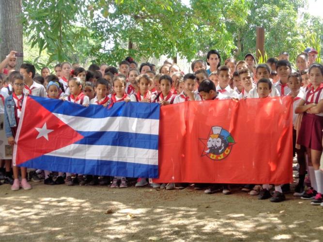 Los pioneros manatienses les dieron la bienvenida. Foto: Jorge Pérez Cruz