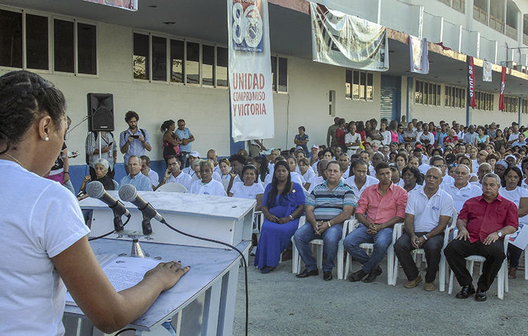 Analeivys Garriga Guillén, secretaria general de la sección sindical en EISA, señaló que a pesar del fuerte impacto ocasionado por el meteoro, la entidad está enfrascada en el cumplimento de sus compromisos. Foto: Heriberto González Brito