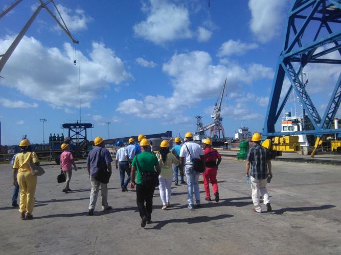 Delegados recorren areas de CDC, el Mayor astillero de Cuba. Foto: Betty Beatón Ruiz