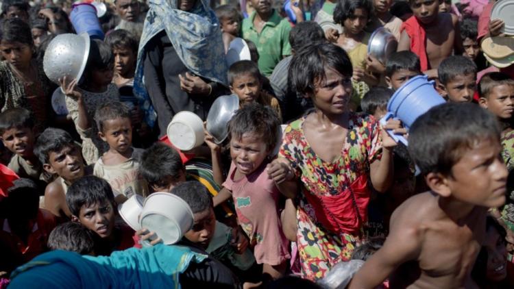 Casi medio millón de niños rohingya provenientes de Myanmar viven en frágiles refugios habilitados en improvisados campamentos. Foto: Tomada de Asia News