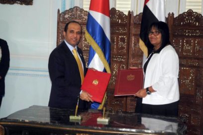 Firman Cuba y Emiratos Árabes Unidos memorando para la exención de visas
