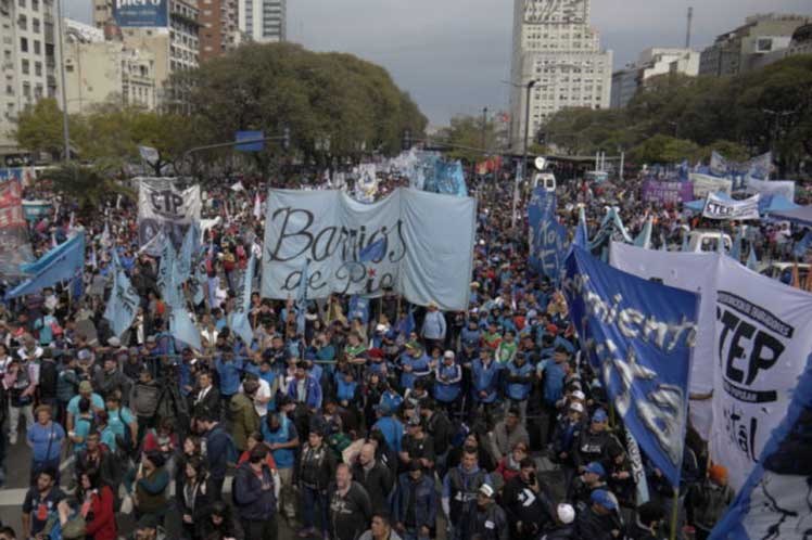 la Central de Trabajadores de Argentina (CTA) y varios sindicatos protagonizarán este jueves otra manifestación en la que pedirán una vez más al Gobierno cambiar el rumbo de su política de ajuste