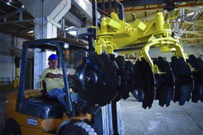 Díaz-Canel chequea inversiones y proyecciones de la industria cubana