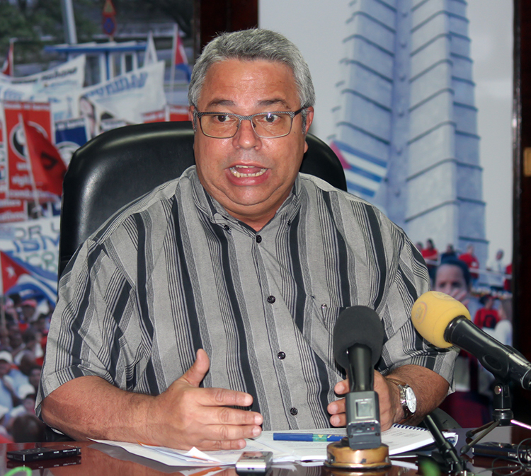 “No sólo estarán presentes actores de la sociedad cubana en el marco de la empresa estatal socialista, sino también una importante representación de quienes integran hoy en las formas de gestión no estatal”, anunció Ulises Guilarte De Nacimiento. Foto: Isabel Aguilera Aguilar