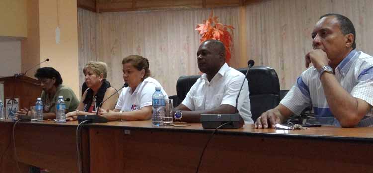 En la sede de la CTC, Carmen Rosa López Rodríguez, segunda secretaria de la organización, les dio la bienvenida en nombre del movimiento sindical. Foto: Agustín Borrego Torres