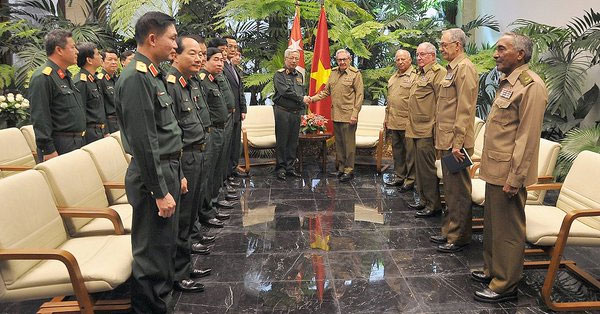 Recibió Raúl al Viceministro de Defensa Nacional del Ejército Popular de Vietnam